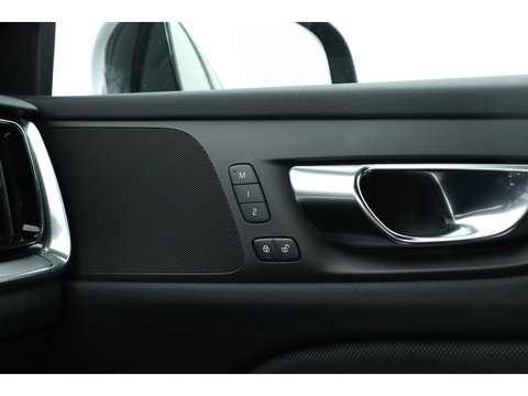 Volvo V60 2.0 T6 Recharge AWD R-Design | Trekhaak | SOH 99,1 | Mem stoelen | camera| Stoel & Stuur verw. |