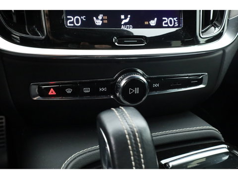 Volvo V60 2.0 T6 Recharge AWD R-Design | Trekhaak | SOH 99,1 | Mem stoelen | camera| Stoel & Stuur verw. |