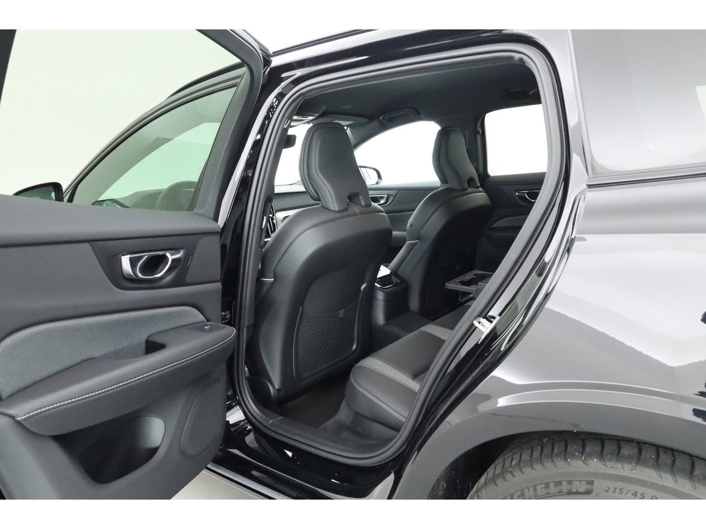 Volvo V60 2.0 T6 Recharge AWD R-Design | Trekhaak | SOH 99,1 | Mem stoelen | camera| Stoel & Stuur verw. |