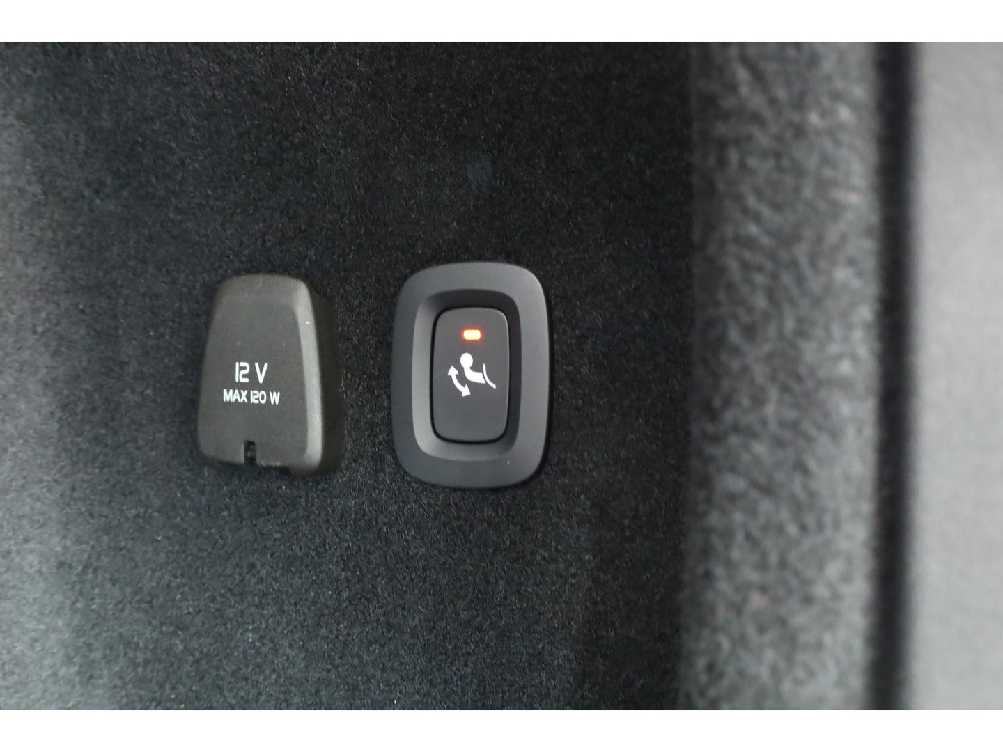 Volvo V60 2.0 T6 Recharge AWD R-Design | Trekhaak | SOH 99,1 | Mem stoelen | camera| Stoel & Stuur verw. |