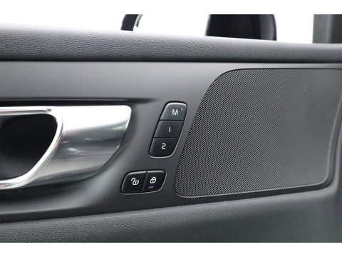 Volvo V60 2.0 T6 Recharge AWD R-Design | Trekhaak | SOH 99,1 | Mem stoelen | camera| Stoel & Stuur verw. |