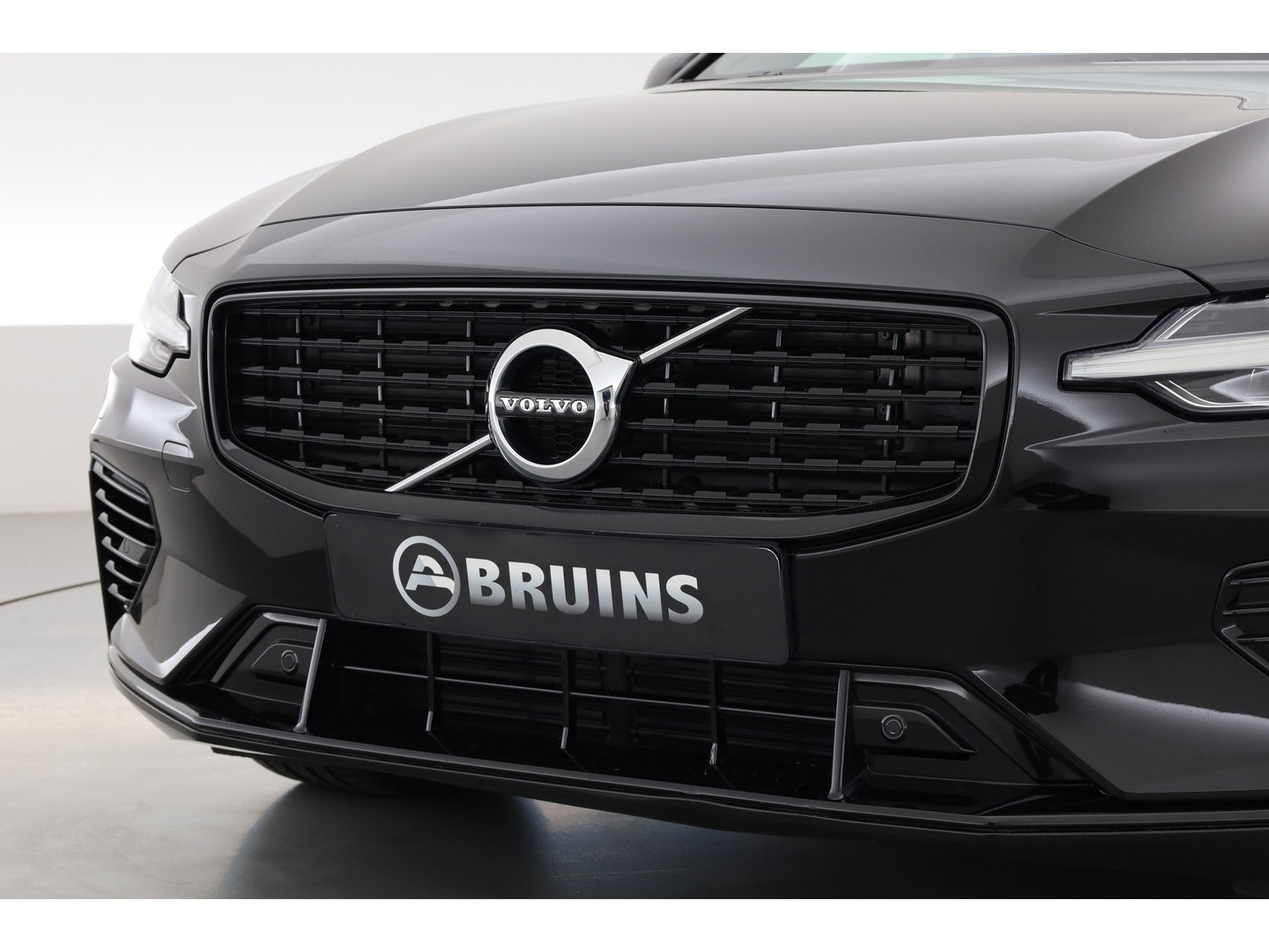 Volvo V60 2.0 T6 Recharge AWD R-Design | Trekhaak | SOH 99,1 | Mem stoelen | camera| Stoel & Stuur verw. |