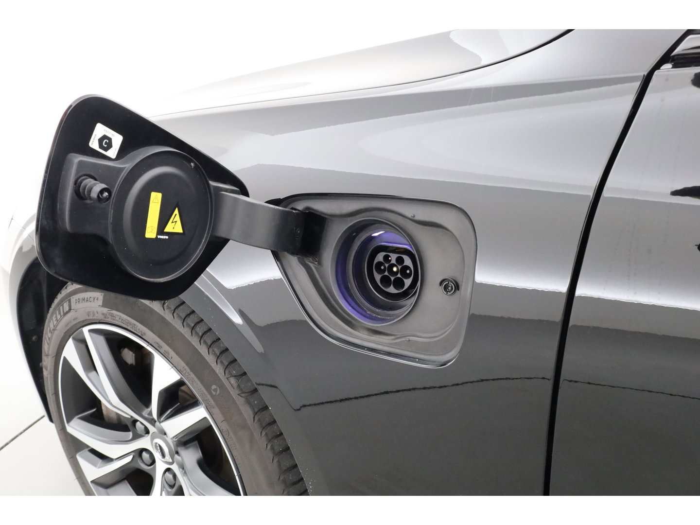 Volvo V60 2.0 T6 Recharge AWD R-Design | Trekhaak | SOH 99,1 | Mem stoelen | camera| Stoel & Stuur verw. |