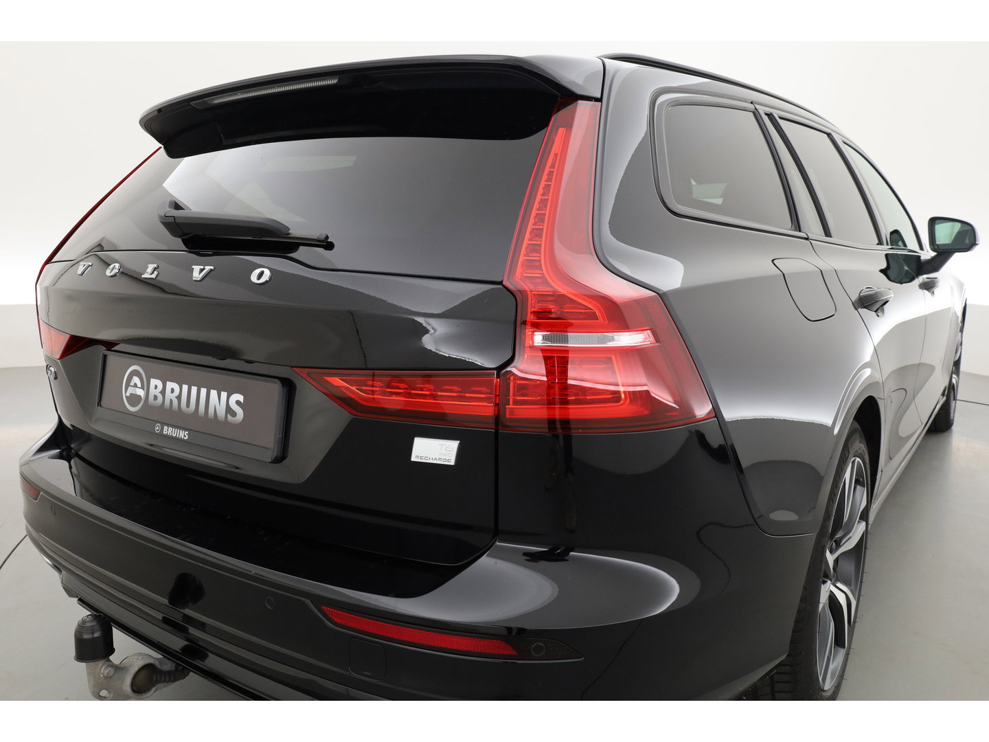 Volvo V60 2.0 T6 Recharge AWD R-Design | Trekhaak | SOH 99,1 | Mem stoelen | camera| Stoel & Stuur verw. |