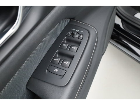 Volvo V60 2.0 T6 Recharge AWD R-Design | Trekhaak | SOH 99,1 | Mem stoelen | camera| Stoel & Stuur verw. |