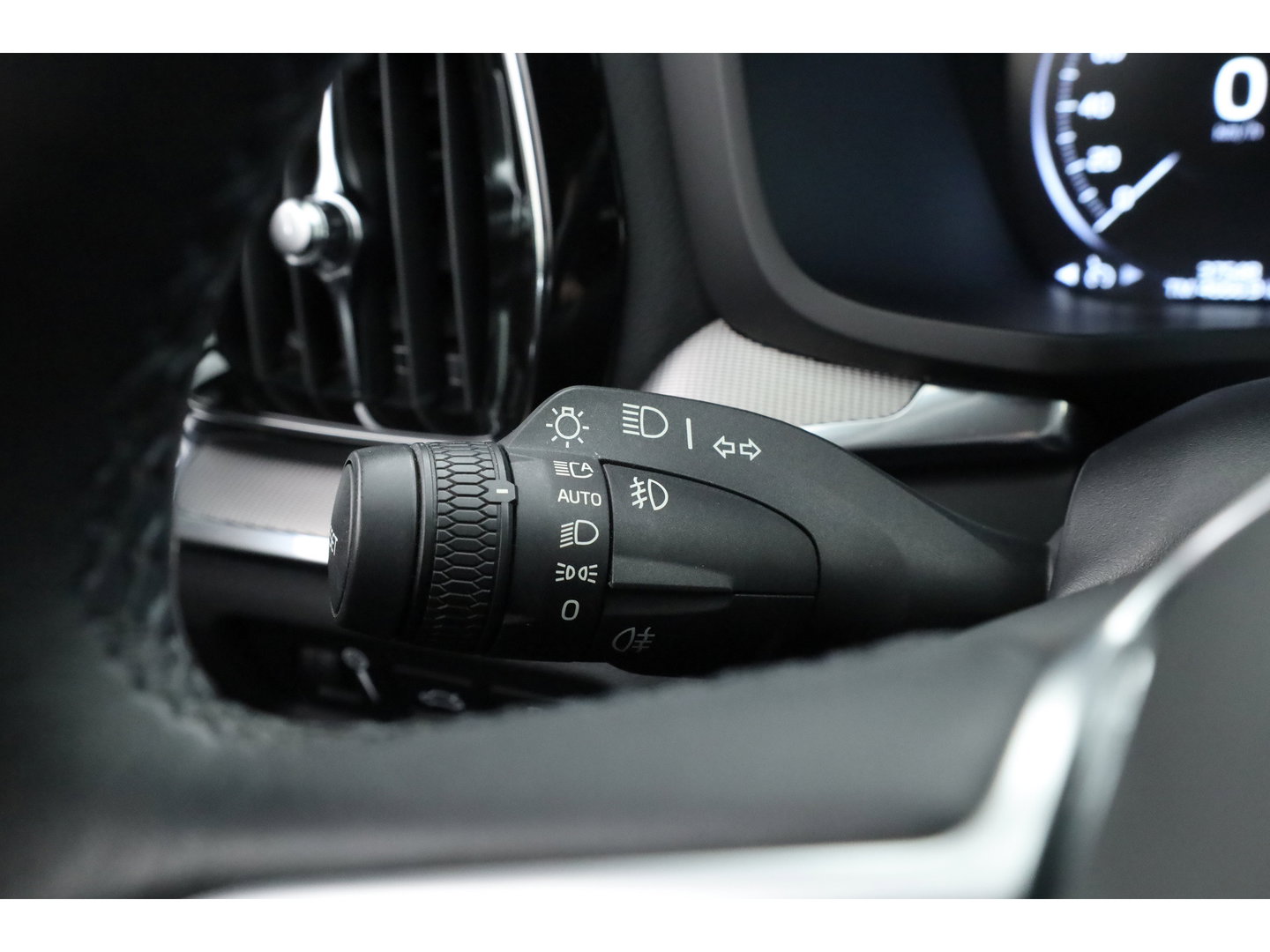 Volvo V60 2.0 T6 Recharge AWD R-Design | Trekhaak | SOH 99,1 | Mem stoelen | camera| Stoel & Stuur verw. |