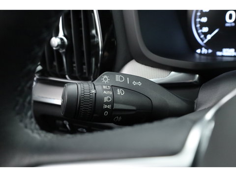 Volvo V60 2.0 T6 Recharge AWD R-Design | Trekhaak | SOH 99,1 | Mem stoelen | camera| Stoel & Stuur verw. |