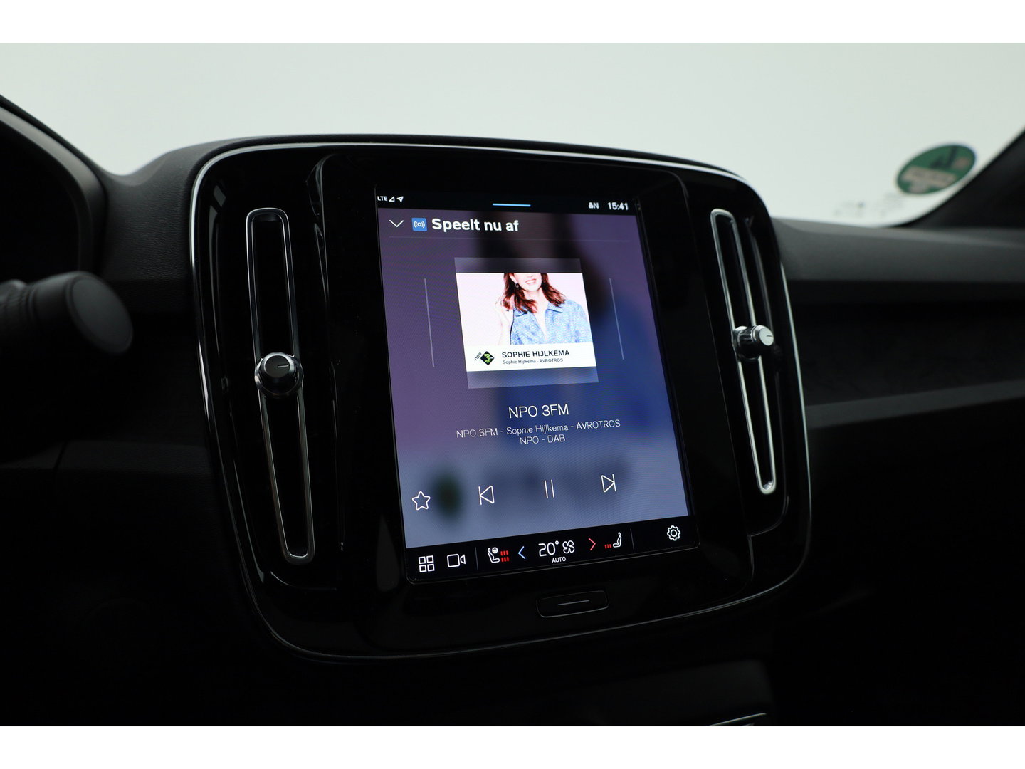 Volvo C40 Single Motor Core 69 kWh | 438 Km | Trekhaak | Google | Stoel + stuurverw. | Warmtepomp |