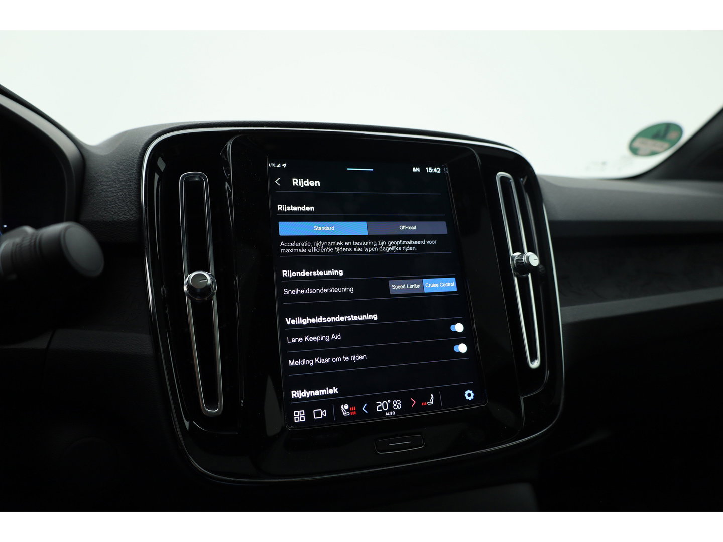 Volvo C40 Single Motor Core 69 kWh | 438 Km | Trekhaak | Google | Stoel + stuurverw. | Warmtepomp |