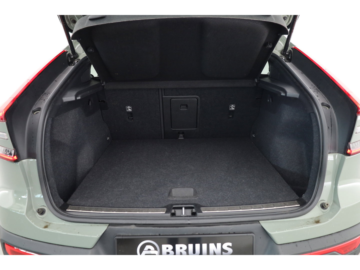 Volvo C40 Single Motor Core 69 kWh | 438 Km | Trekhaak | Google | Stoel + stuurverw. | Warmtepomp |