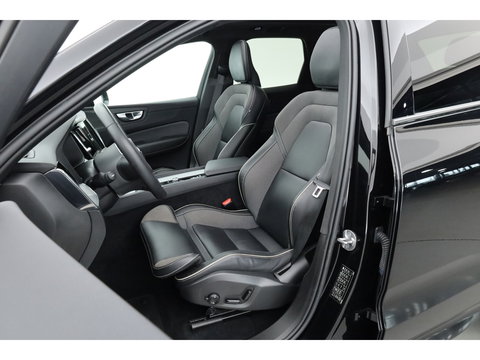 Volvo XC60 2.0 T6 Plug-in hybrid AWD Plus Dark | Trekhaak | Pano | Blis | ACC | 360 Camera | H&K Audio | Mem Stoelen |
