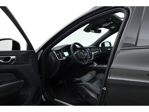Volvo XC60 2.0 T6 Plug-in hybrid AWD Plus Dark | Trekhaak | Pano | Blis | ACC | 360 Camera | H&K Audio | Mem Stoelen |