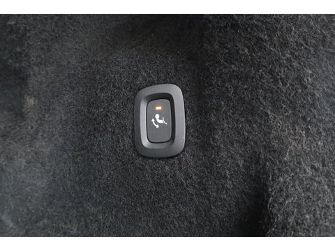 Volvo XC60 2.0 T6 Plug-in hybrid AWD Plus Dark | Trekhaak | Pano | Blis | ACC | 360 Camera | H&K Audio | Mem Stoelen |