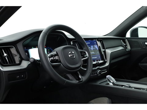 Volvo XC60 2.0 T6 Plug-in hybrid AWD Plus Dark | Trekhaak | Pano | Blis | ACC | 360 Camera | H&K Audio | Mem Stoelen |