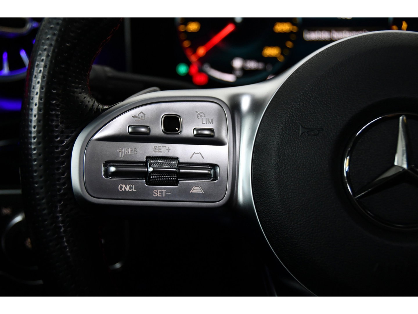 Mercedes-Benz A-Klasse A200 AMG Pano*Camera*Keyless