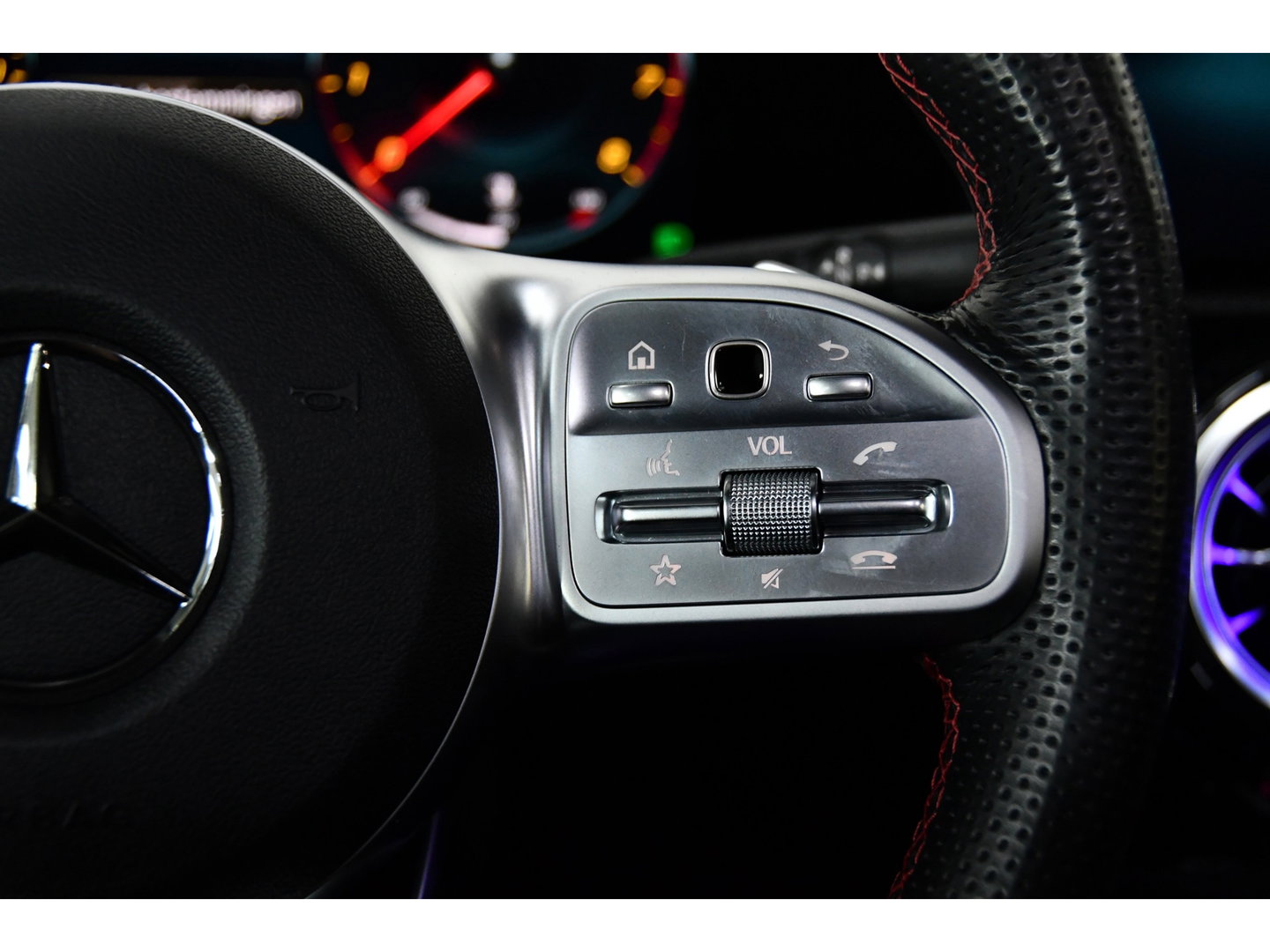 Mercedes-Benz A-Klasse A200 AMG Pano*Camera*Keyless