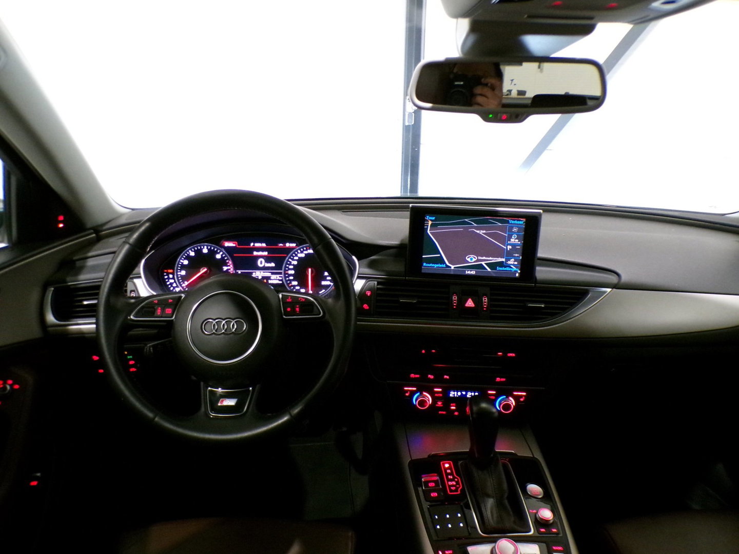 Audi A6 Avant 1.8 TFSI ultra Premium Edition S-Line "Automaat" Matrix-LED Trekhaak Leer Stoelverwarming 20"Velgen Dode-hoek