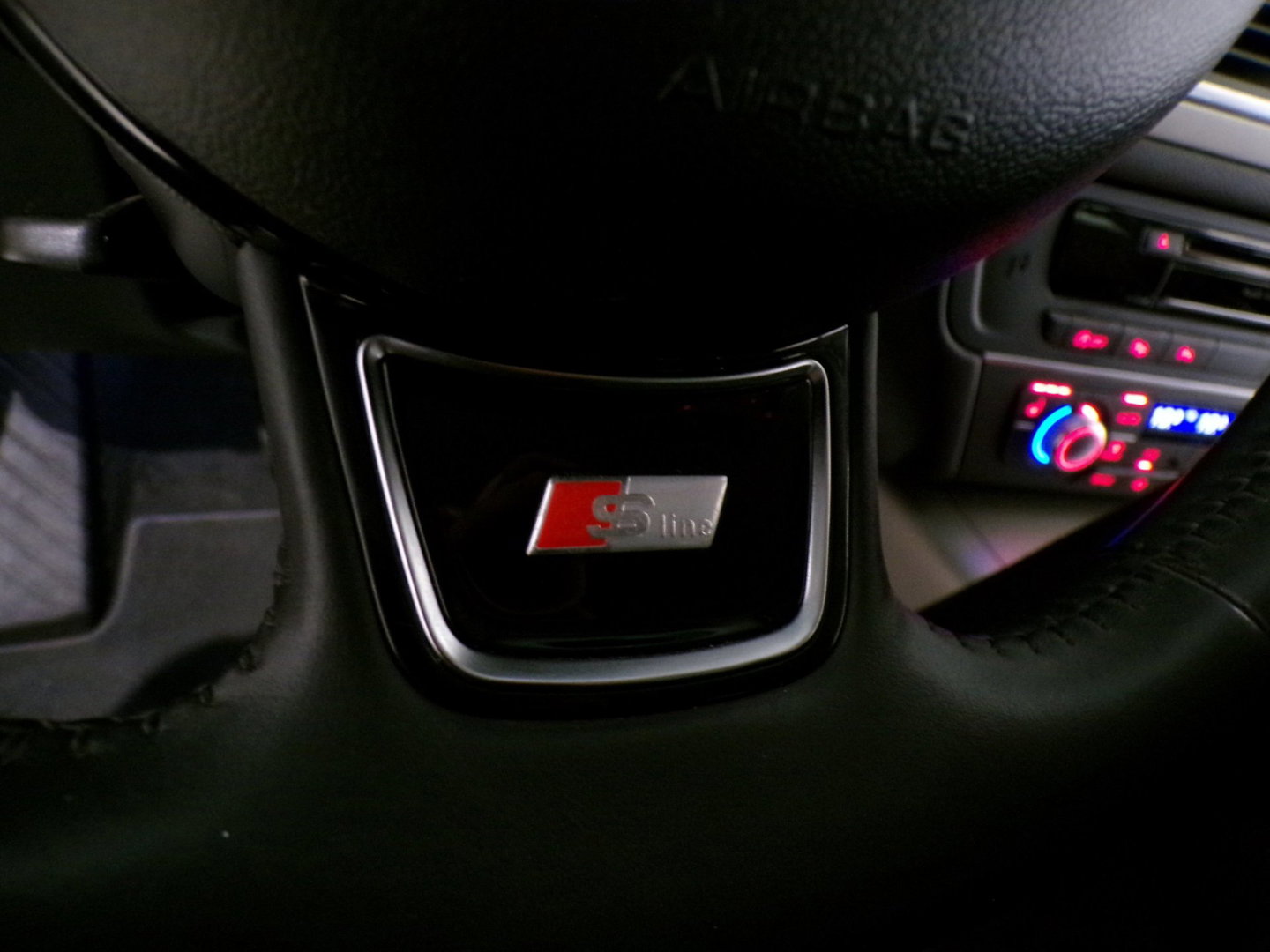 Audi A6 Avant 1.8 TFSI ultra Premium Edition S-Line "Automaat" Matrix-LED Trekhaak Leer Stoelverwarming 20"Velgen Dode-hoek