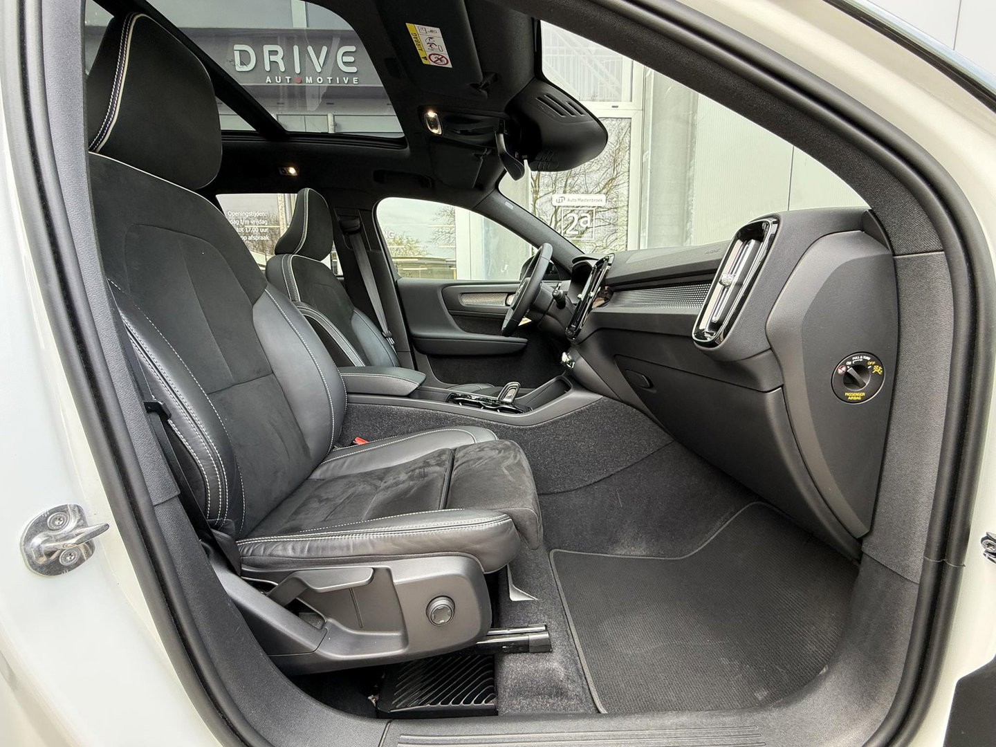 Volvo XC40 1.5 T4 Recharge R-Design |Pano|H/K|Winterpakket|360Cam|Trekhaak