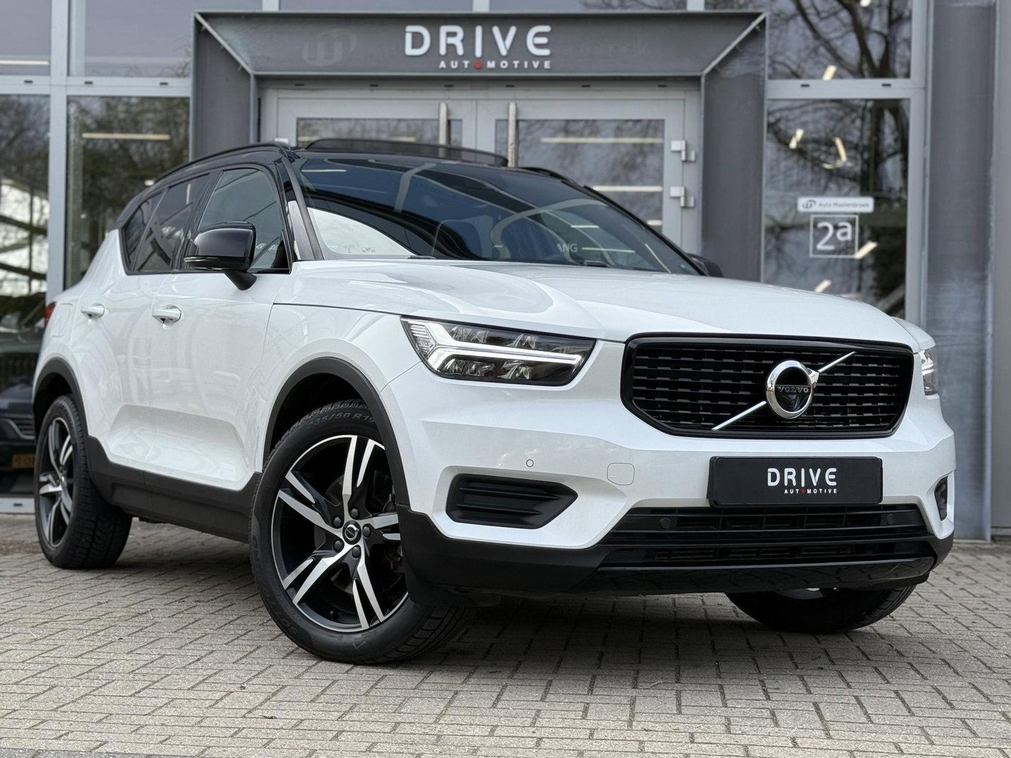 Volvo XC40 1.5 T4 Recharge R-Design |Pano|H/K|Winterpakket|360Cam|Trekhaak