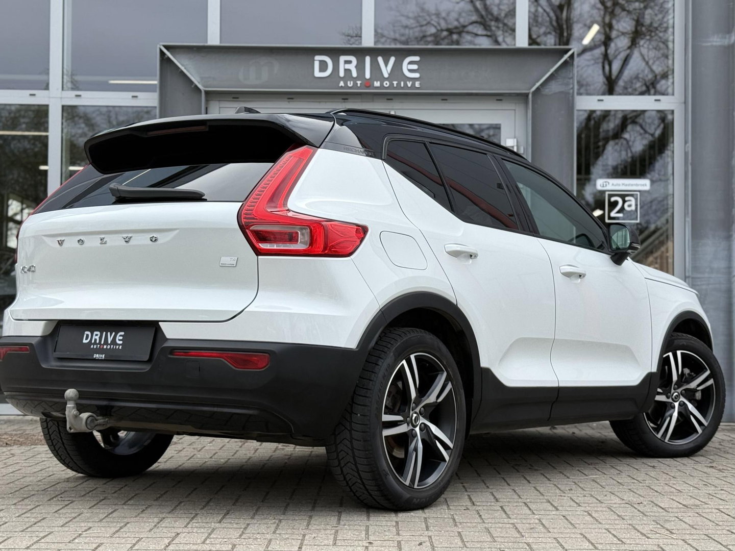 Volvo XC40 1.5 T4 Recharge R-Design |Pano|H/K|Winterpakket|360Cam|Trekhaak
