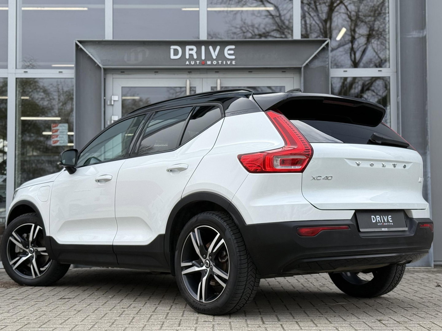 Volvo XC40 1.5 T4 Recharge R-Design |Pano|H/K|Winterpakket|360Cam|Trekhaak