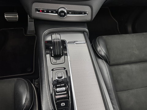 Volvo XC90 2.0 B5 AWD Inscription Intro Edition R-Design [ 7-Pers. ] Aut. *PANO | LEATHER-ALCANTARA | FULL-LED | MEMORY-PACK | BOWERS&WILKINS | BLINDSPOT | KEYLESS | DIGI-COCKPIT | NAVI-FULLMAP | PRIVACY-GLASS | HEATED-SPORTSEATS | 20''ALU | TOWBAR*