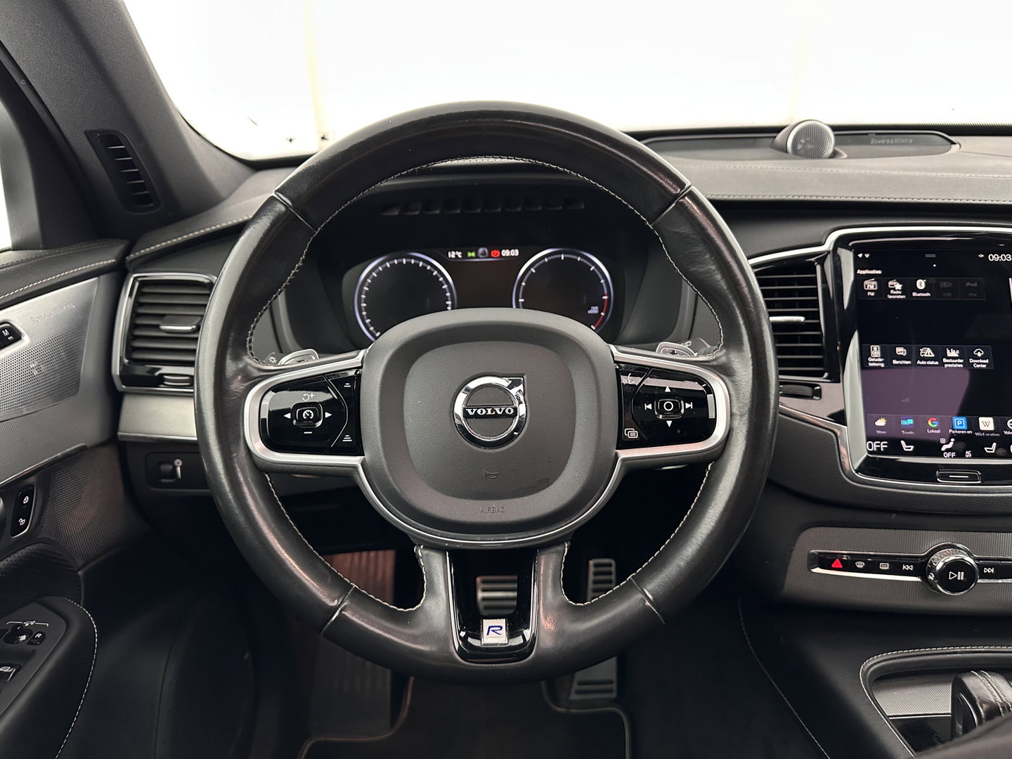 Volvo XC90 2.0 B5 AWD Inscription Intro Edition R-Design [ 7-Pers. ] Aut. *PANO | LEATHER-ALCANTARA | FULL-LED | MEMORY-PACK | BOWERS&WILKINS | BLINDSPOT | KEYLESS | DIGI-COCKPIT | NAVI-FULLMAP | PRIVACY-GLASS | HEATED-SPORTSEATS | 20''ALU | TOWBAR*