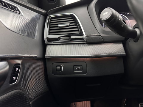 Volvo XC90 2.0 B5 AWD Inscription Intro Edition R-Design [ 7-Pers. ] Aut. *PANO | LEATHER-ALCANTARA | FULL-LED | MEMORY-PACK | BOWERS&WILKINS | BLINDSPOT | KEYLESS | DIGI-COCKPIT | NAVI-FULLMAP | PRIVACY-GLASS | HEATED-SPORTSEATS | 20''ALU | TOWBAR*