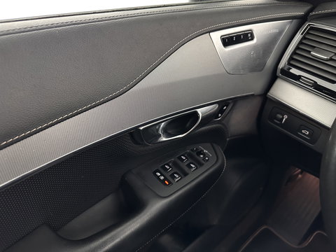 Volvo XC90 2.0 B5 AWD Inscription Intro Edition R-Design [ 7-Pers. ] Aut. *PANO | LEATHER-ALCANTARA | FULL-LED | MEMORY-PACK | BOWERS&WILKINS | BLINDSPOT | KEYLESS | DIGI-COCKPIT | NAVI-FULLMAP | PRIVACY-GLASS | HEATED-SPORTSEATS | 20''ALU | TOWBAR*