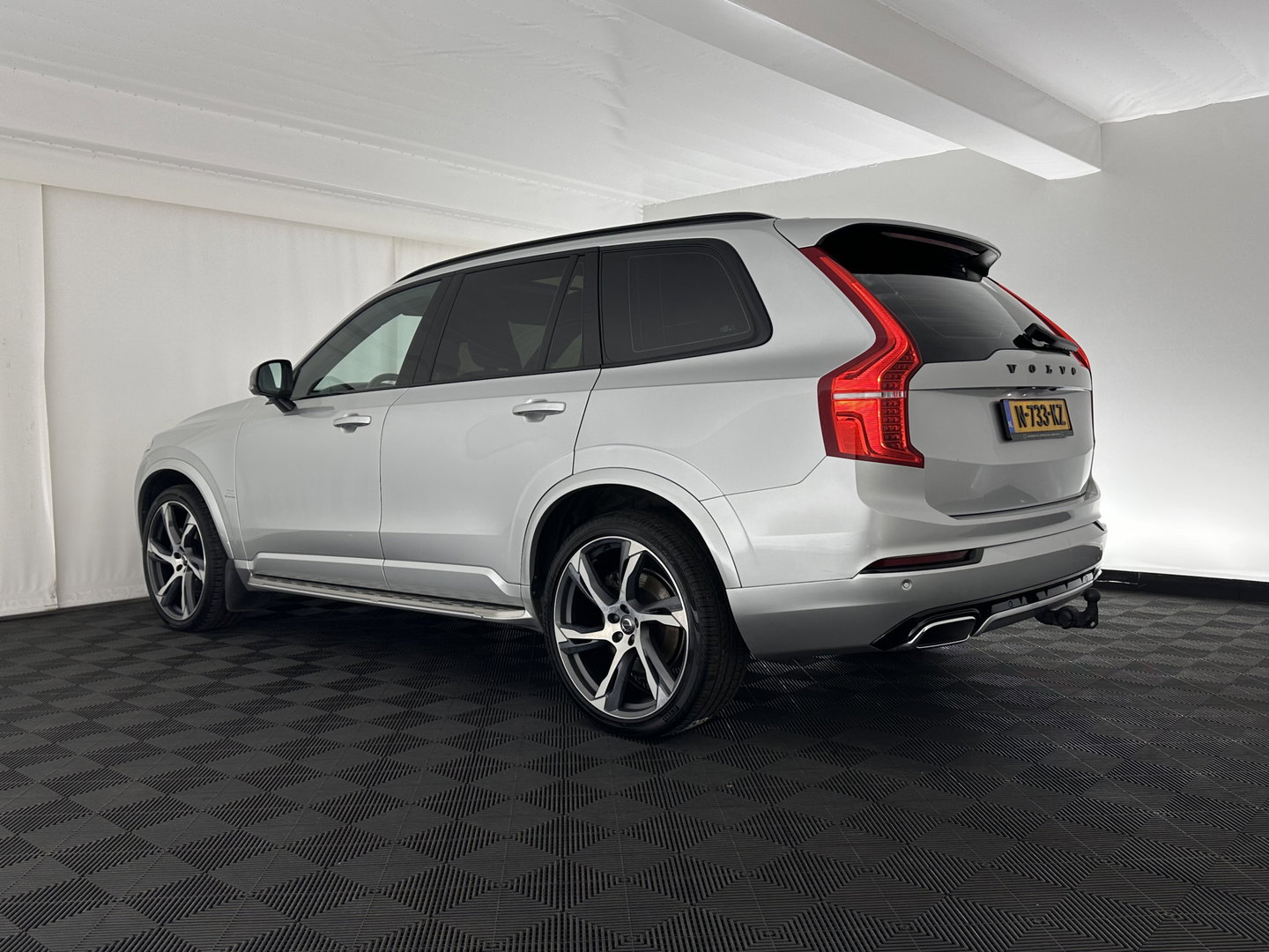 Volvo XC90 2.0 B5 AWD Inscription Intro Edition R-Design [ 7-Pers. ] Aut. *PANO | LEATHER-ALCANTARA | FULL-LED | MEMORY-PACK | BOWERS&WILKINS | BLINDSPOT | KEYLESS | DIGI-COCKPIT | NAVI-FULLMAP | PRIVACY-GLASS | HEATED-SPORTSEATS | 20''ALU | TOWBAR*