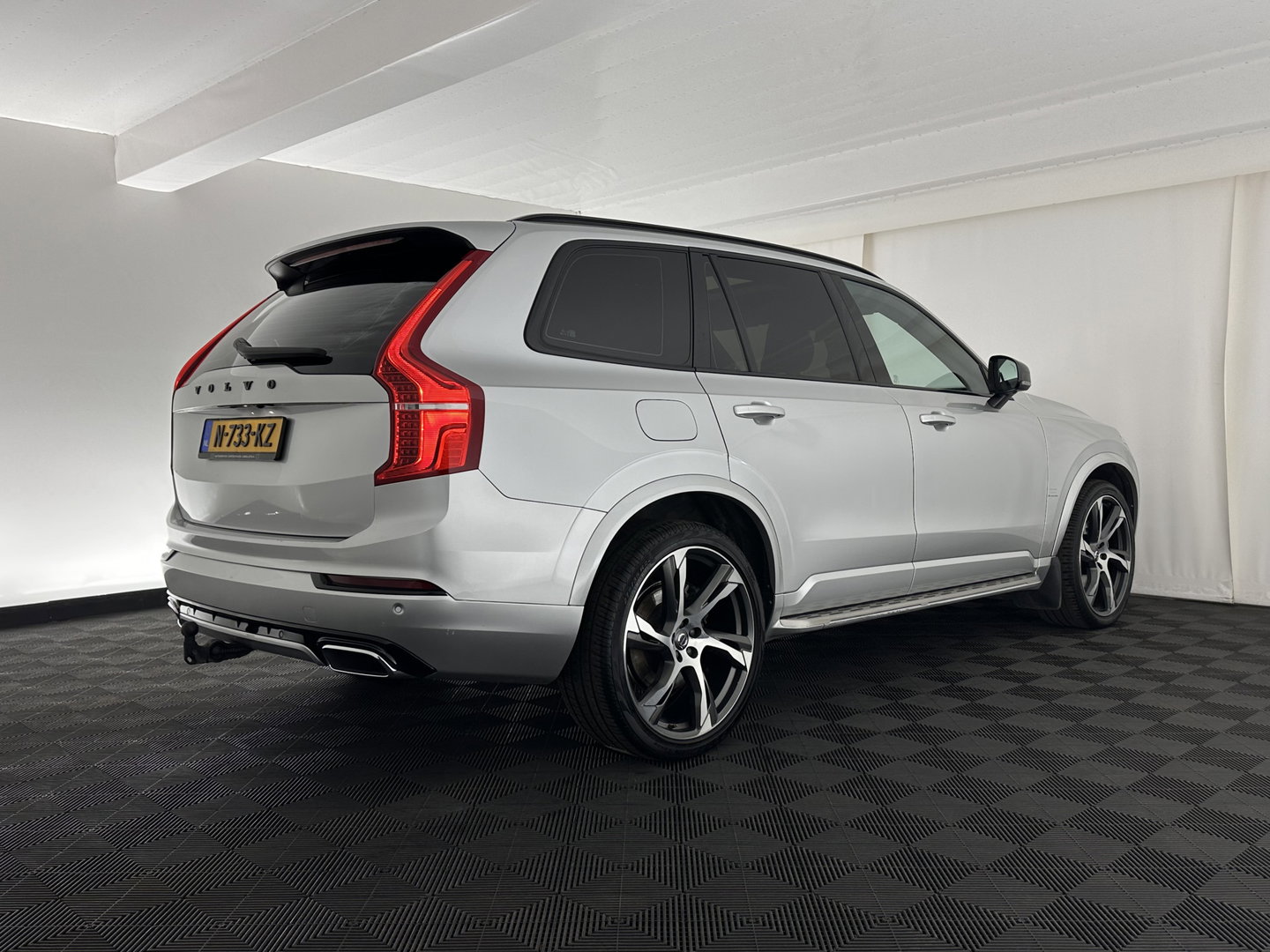Volvo XC90 2.0 B5 AWD Inscription Intro Edition R-Design [ 7-Pers. ] Aut. *PANO | LEATHER-ALCANTARA | FULL-LED | MEMORY-PACK | BOWERS&WILKINS | BLINDSPOT | KEYLESS | DIGI-COCKPIT | NAVI-FULLMAP | PRIVACY-GLASS | HEATED-SPORTSEATS | 20''ALU | TOWBAR*