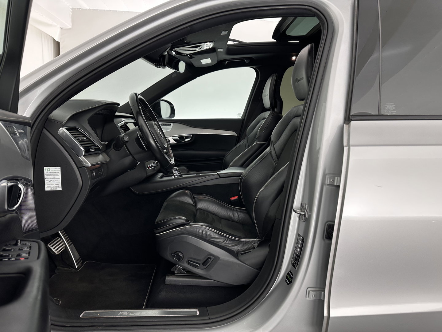 Volvo XC90 2.0 B5 AWD Inscription Intro Edition R-Design [ 7-Pers. ] Aut. *PANO | LEATHER-ALCANTARA | FULL-LED | MEMORY-PACK | BOWERS&WILKINS | BLINDSPOT | KEYLESS | DIGI-COCKPIT | NAVI-FULLMAP | PRIVACY-GLASS | HEATED-SPORTSEATS | 20''ALU | TOWBAR*