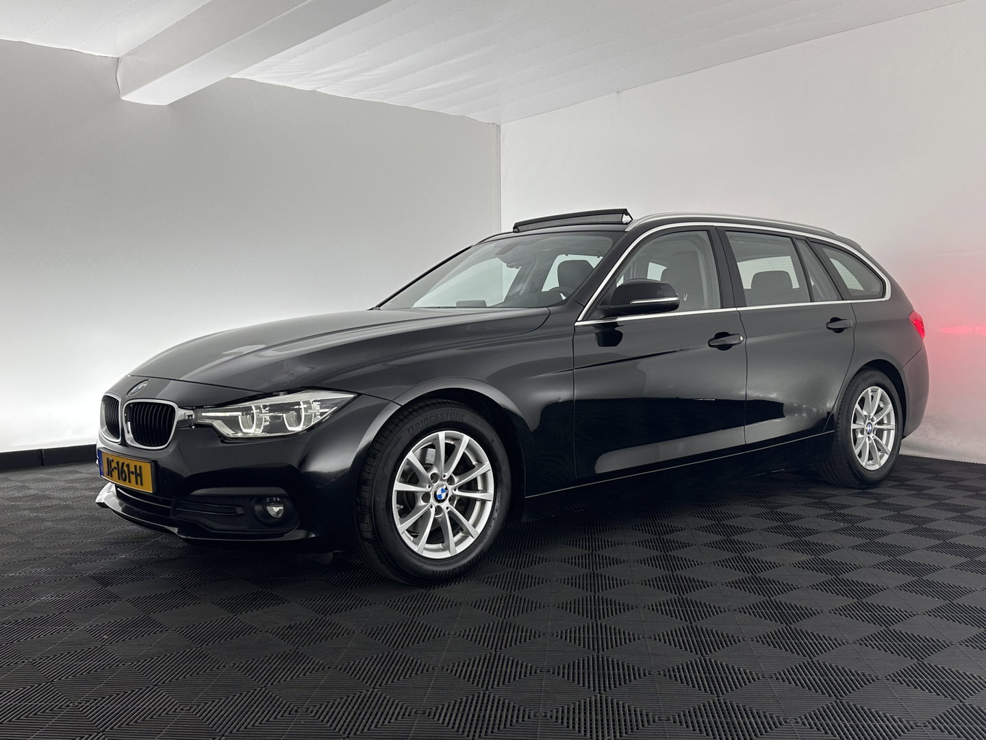 BMW 3 Serie Touring 320d EDE Corporate Lease Essential Aut. *PANO | FULL-LEATHER | FULL-LED | NAVI-FULLMAP | HEATED-COMFORTSEATS | HIFI-SOUND | ECC | PDC | CRUISE | 16''ALU*