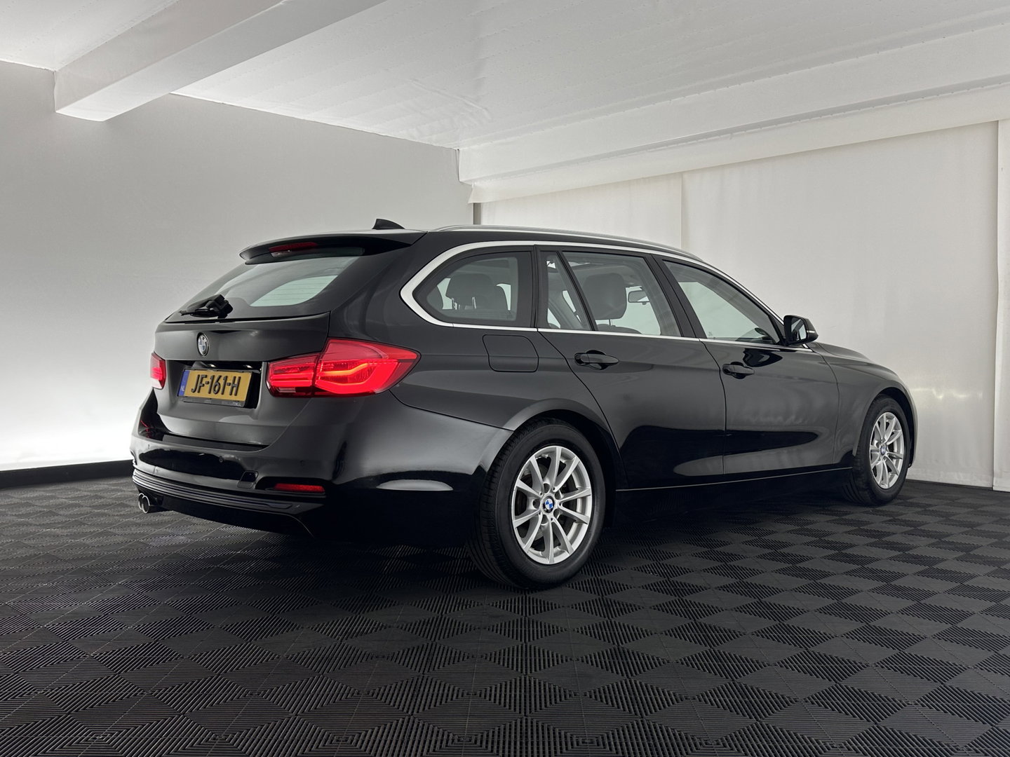 BMW 3 Serie Touring 320d EDE Corporate Lease Essential Aut. *PANO | FULL-LEATHER | FULL-LED | NAVI-FULLMAP | HEATED-COMFORTSEATS | HIFI-SOUND | ECC | PDC | CRUISE | 16''ALU*