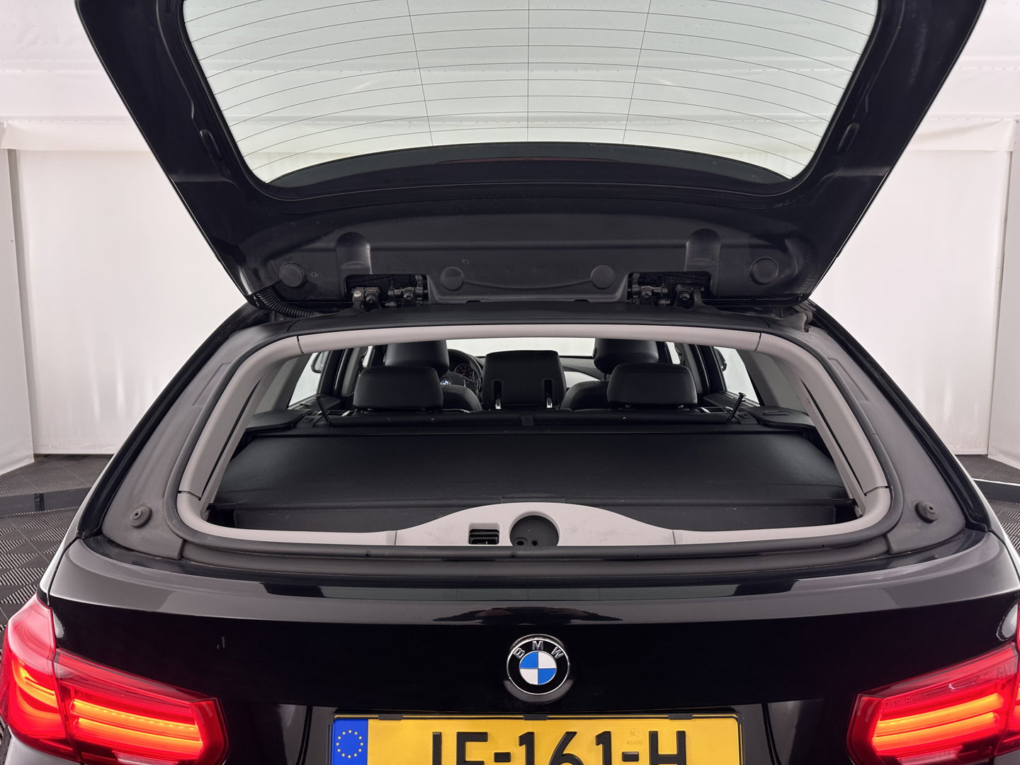 BMW 3 Serie Touring 320d EDE Corporate Lease Essential Aut. *PANO | FULL-LEATHER | FULL-LED | NAVI-FULLMAP | HEATED-COMFORTSEATS | HIFI-SOUND | ECC | PDC | CRUISE | 16''ALU*