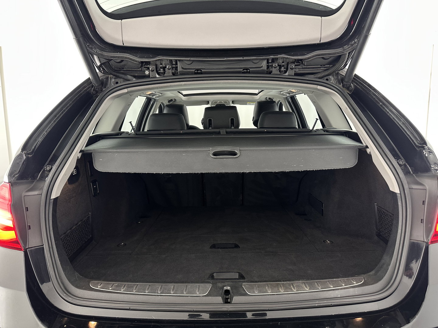 BMW 3 Serie Touring 320d EDE Corporate Lease Essential Aut. *PANO | FULL-LEATHER | FULL-LED | NAVI-FULLMAP | HEATED-COMFORTSEATS | HIFI-SOUND | ECC | PDC | CRUISE | 16''ALU*