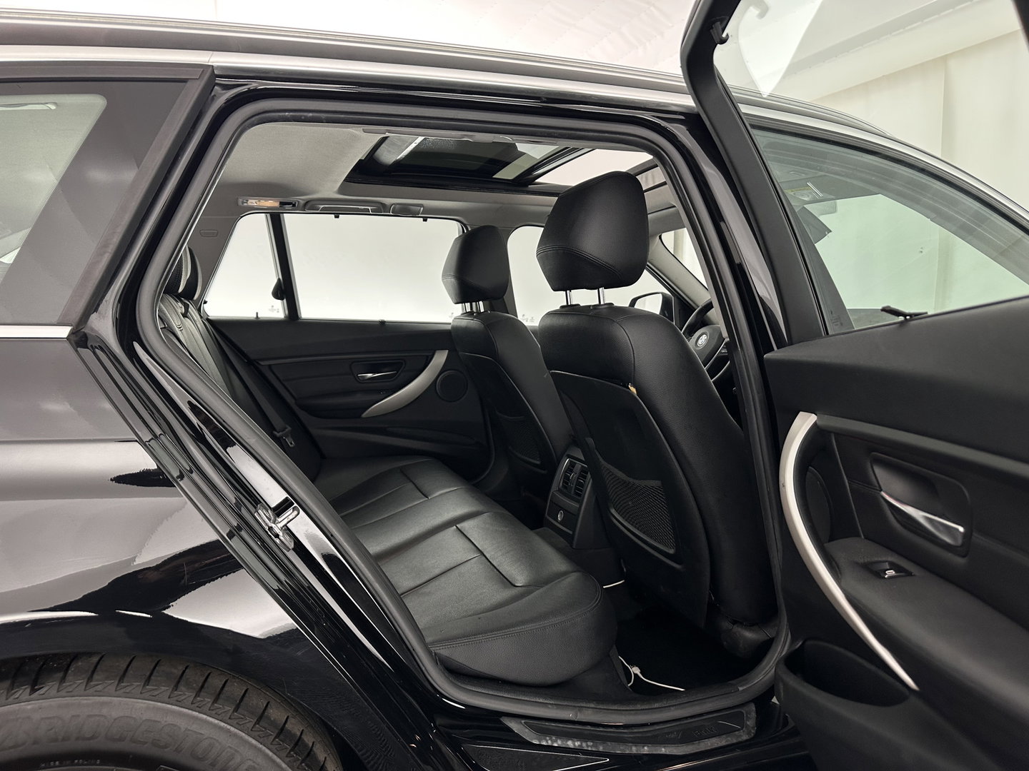 BMW 3 Serie Touring 320d EDE Corporate Lease Essential Aut. *PANO | FULL-LEATHER | FULL-LED | NAVI-FULLMAP | HEATED-COMFORTSEATS | HIFI-SOUND | ECC | PDC | CRUISE | 16''ALU*