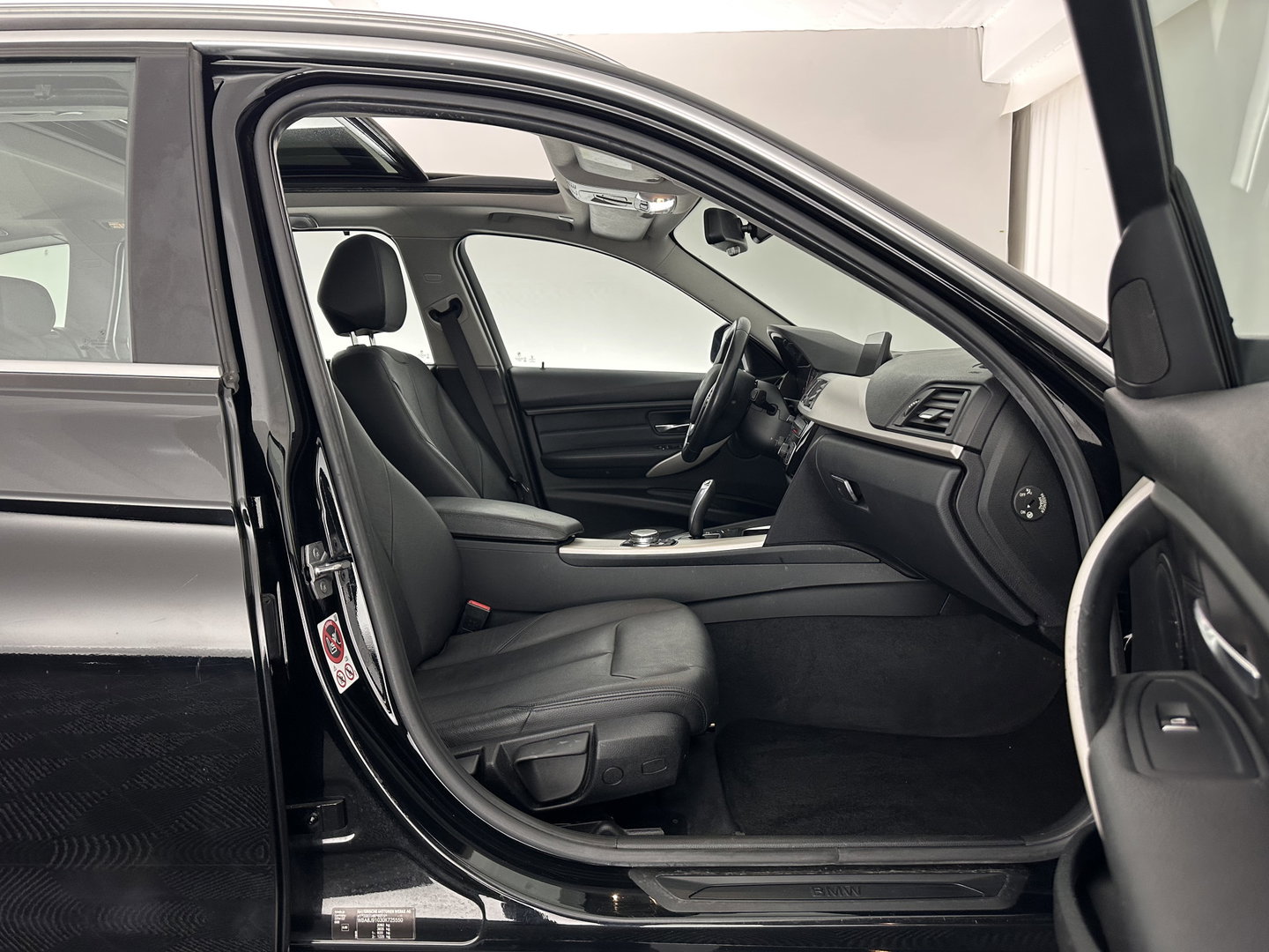 BMW 3 Serie Touring 320d EDE Corporate Lease Essential Aut. *PANO | FULL-LEATHER | FULL-LED | NAVI-FULLMAP | HEATED-COMFORTSEATS | HIFI-SOUND | ECC | PDC | CRUISE | 16''ALU*