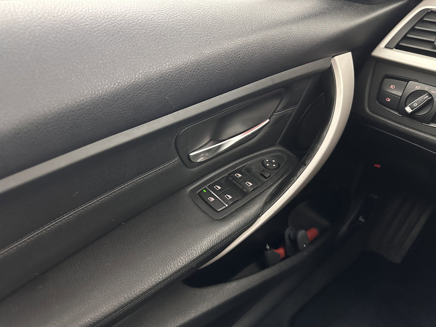 BMW 3 Serie Touring 320d EDE Corporate Lease Essential Aut. *PANO | FULL-LEATHER | FULL-LED | NAVI-FULLMAP | HEATED-COMFORTSEATS | HIFI-SOUND | ECC | PDC | CRUISE | 16''ALU*