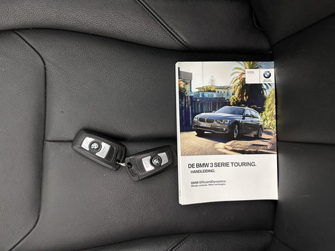 BMW 3 Serie Touring 320d EDE Corporate Lease Essential Aut. *PANO | FULL-LEATHER | FULL-LED | NAVI-FULLMAP | HEATED-COMFORTSEATS | HIFI-SOUND | ECC | PDC | CRUISE | 16''ALU*