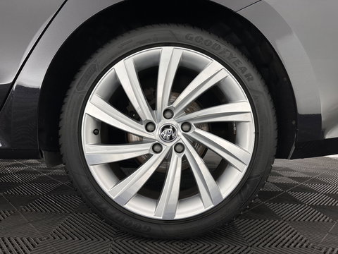 Škoda Octavia Combi 1.0 TSI Style (INCL-BTW) *PANO | FULL-LED | LANE-ASSIST | DIGI-COCKPIT | HEATED-COMFORTSEATS | NAVI-FULLMAP | PRIVACYGLASS | KEYLESS | DAB | ECC | PDC | CRUISE | TOWBAR | 18''ALU*