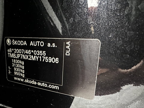 Škoda Octavia Combi 1.0 TSI Style (INCL-BTW) *PANO | FULL-LED | LANE-ASSIST | DIGI-COCKPIT | HEATED-COMFORTSEATS | NAVI-FULLMAP | PRIVACYGLASS | KEYLESS | DAB | ECC | PDC | CRUISE | TOWBAR | 18''ALU*