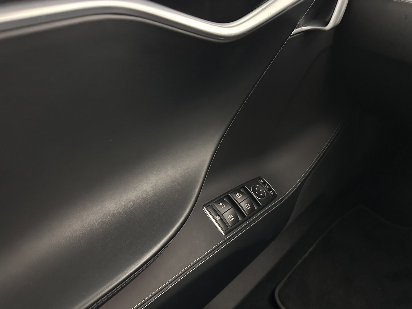 Tesla Model S 75D Base [ 3-Fase-17kW ] (SOH-85%) Aut. *PANO-WINDOW | LEATHER-FABRIC | AIRSUSPENION | FULL-LED | NAVI-FULLMAP | KEYLESS | MEMORY-PACK | HEATED-COMFORTSEATS | DIGI-COCKPIT | CARBON-INLAY | AUTOPILOT | 21"ALU*