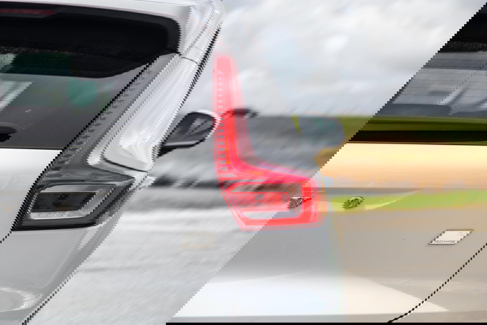 Volvo XC40 1.5 T4 Recharge Inscription AUTOMAAT / PLUG IN HYBRID / NAVI / STOELVERWARMING / CAMERA