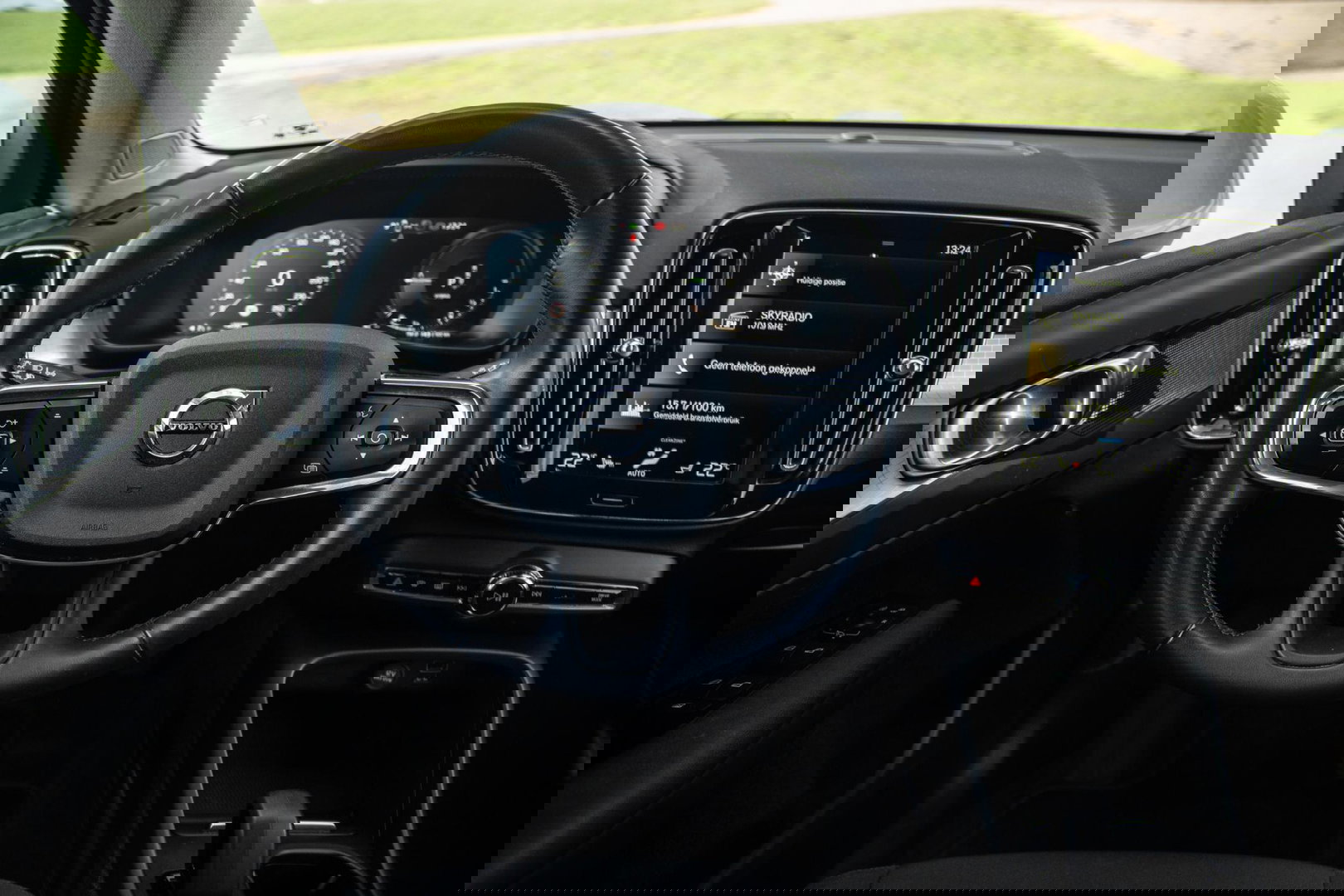 Volvo XC40 1.5 T4 Recharge Inscription AUTOMAAT / PLUG IN HYBRID / NAVI / STOELVERWARMING / CAMERA