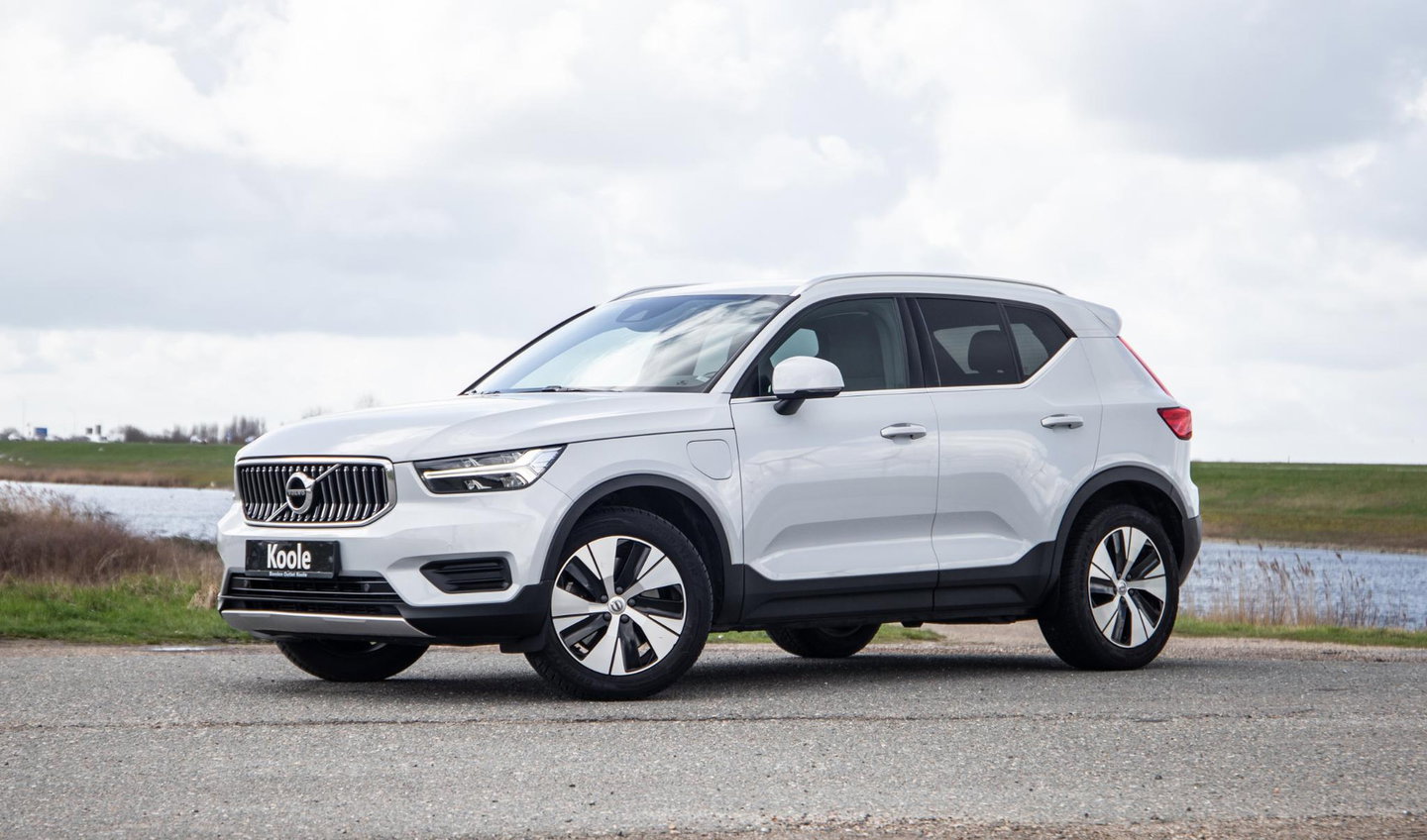 Volvo XC40 1.5 T4 Recharge Inscription AUTOMAAT / PLUG IN HYBRID / NAVI / STOELVERWARMING / CAMERA