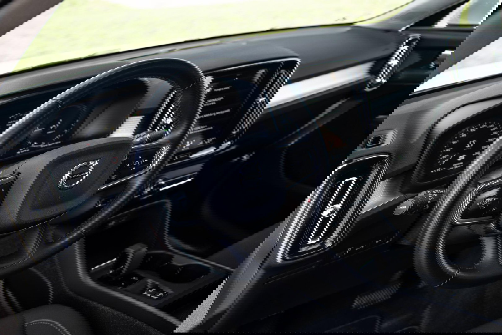 Volvo XC40 1.5 T4 Recharge Inscription AUTOMAAT / PLUG IN HYBRID / NAVI / STOELVERWARMING / CAMERA