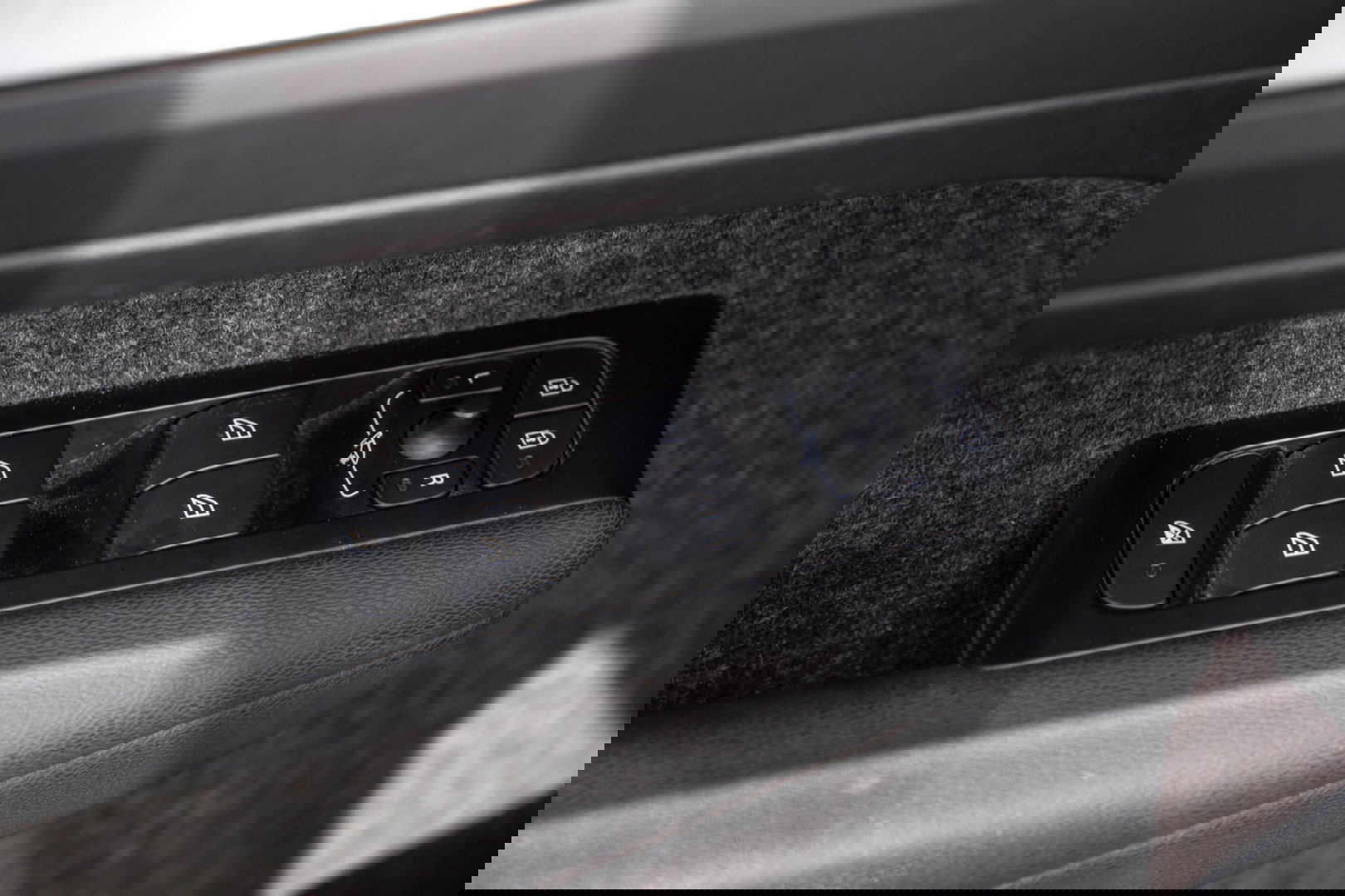 Volvo XC40 1.5 T4 Recharge Inscription AUTOMAAT / PLUG IN HYBRID / NAVI / STOELVERWARMING / CAMERA