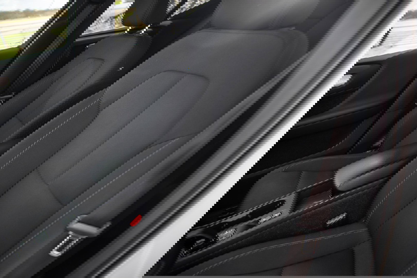 Volvo XC40 1.5 T4 Recharge Inscription AUTOMAAT / PLUG IN HYBRID / NAVI / STOELVERWARMING / CAMERA